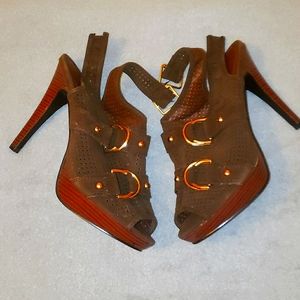 Open toe mesh and buckle sandals